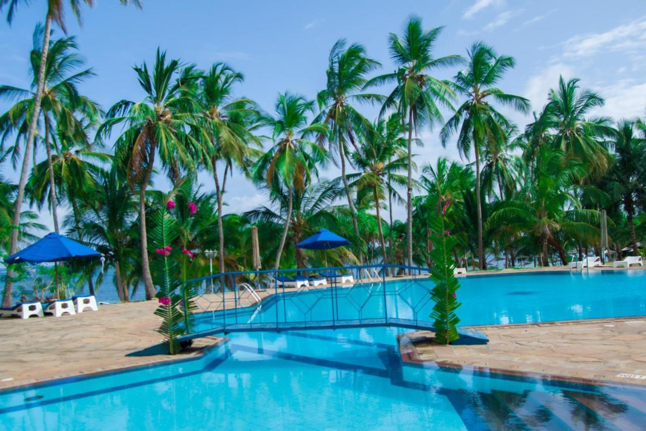 Mombasa Continental Resort Shanzu Bagian luar foto
