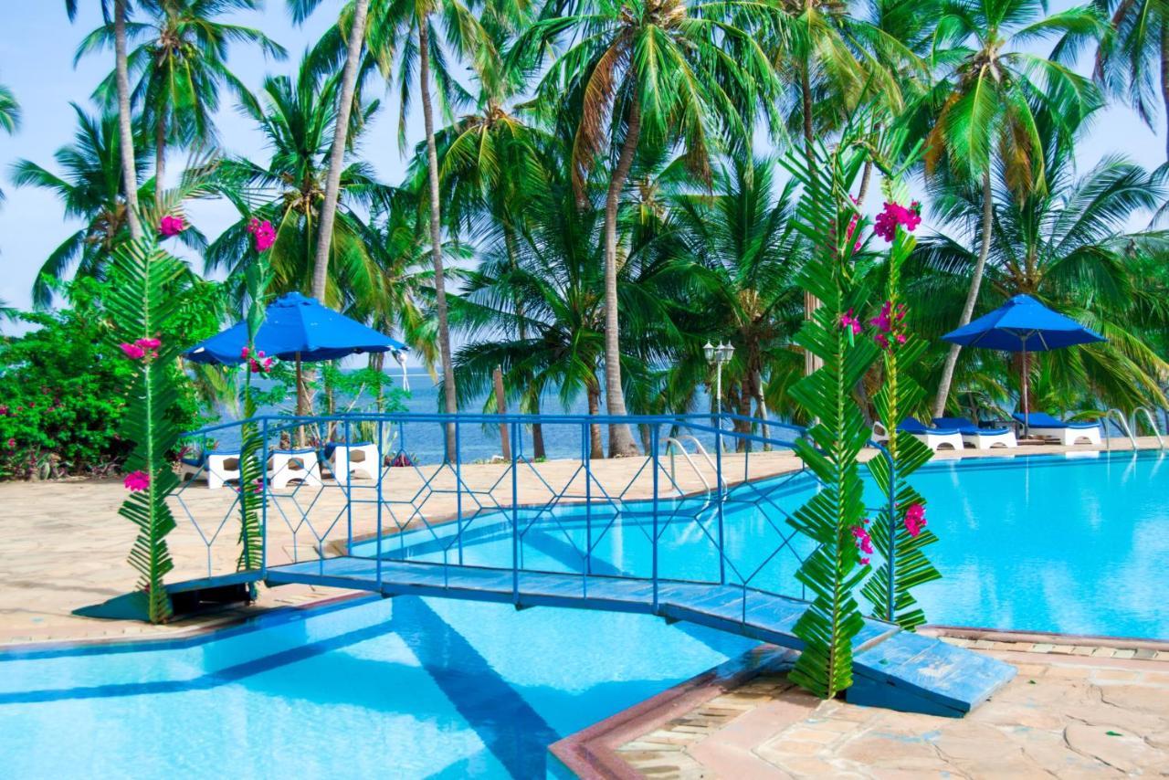 Mombasa Continental Resort Shanzu Bagian luar foto