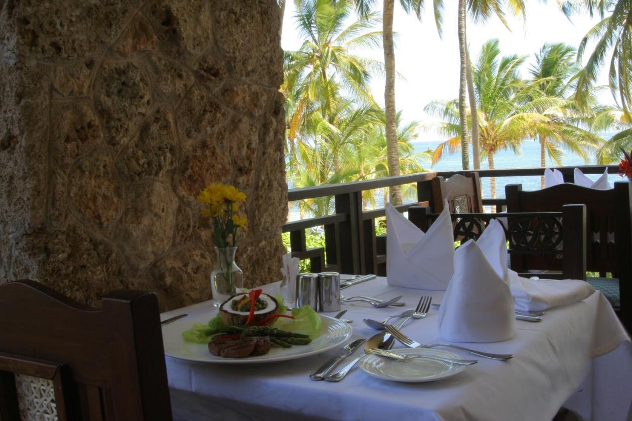 Mombasa Continental Resort Shanzu Bagian luar foto