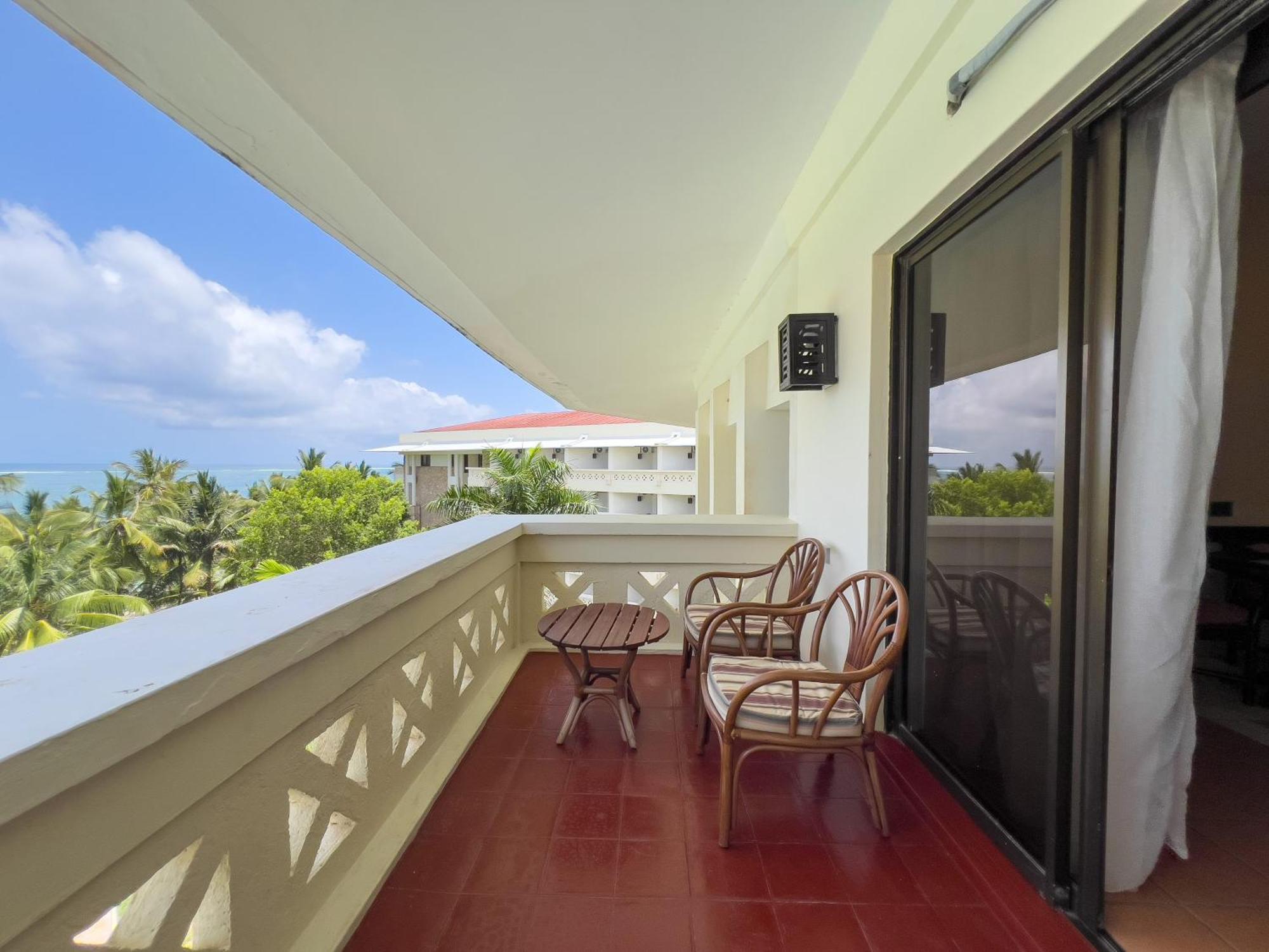 Mombasa Continental Resort Shanzu Bagian luar foto