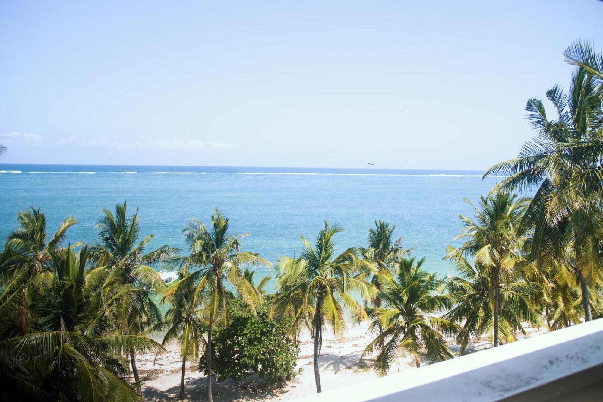 Mombasa Continental Resort Shanzu Bagian luar foto
