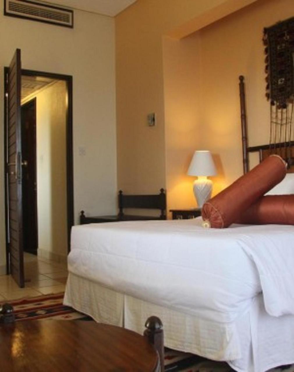 Mombasa Continental Resort Shanzu Bagian luar foto