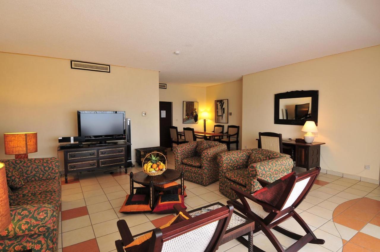 Mombasa Continental Resort Shanzu Bagian luar foto