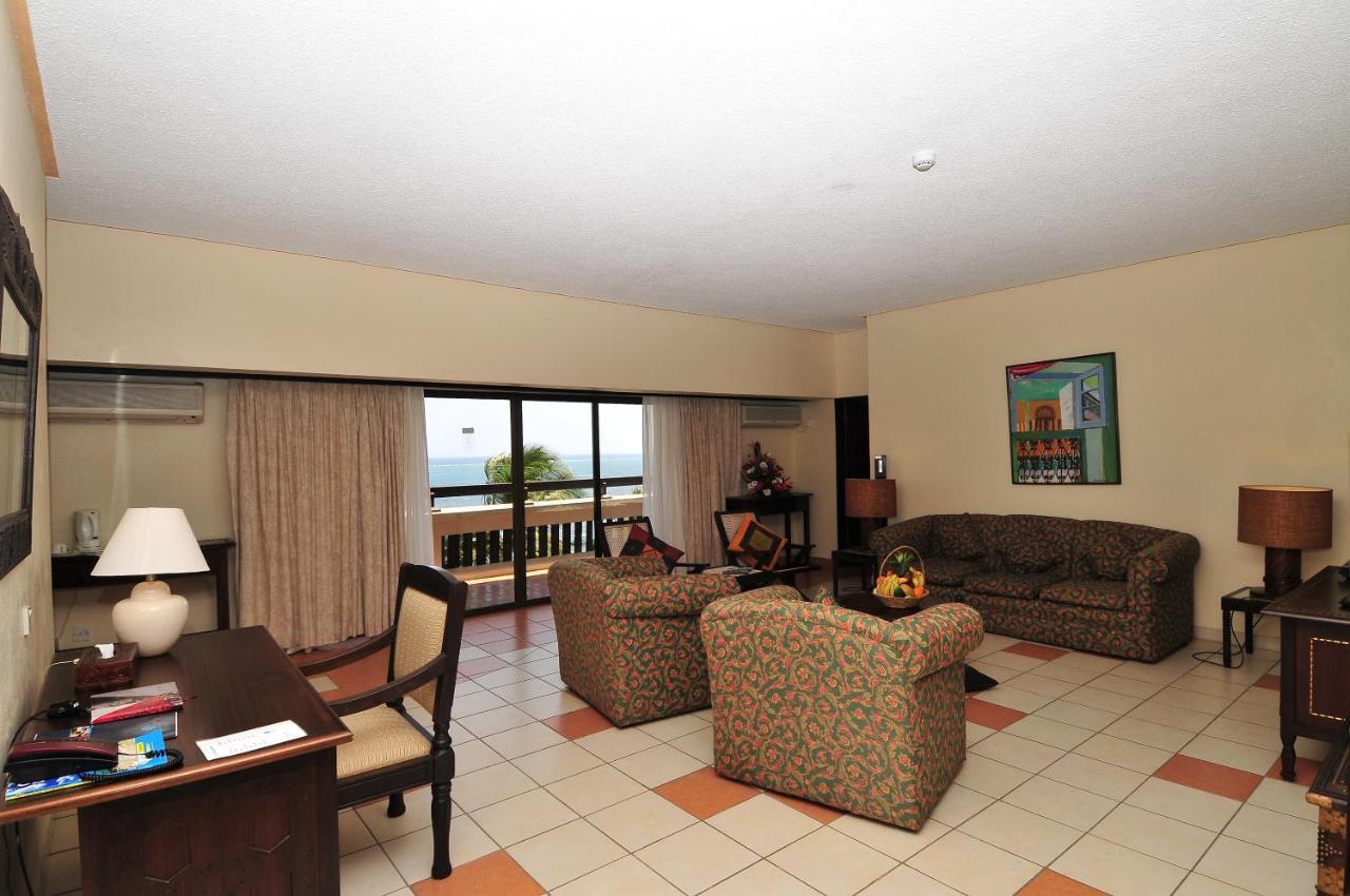 Mombasa Continental Resort Shanzu Bagian luar foto