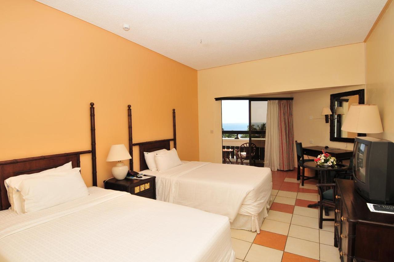 Mombasa Continental Resort Shanzu Bagian luar foto