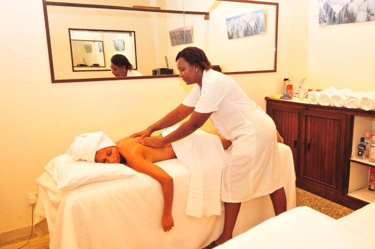 Mombasa Continental Resort Shanzu Bagian luar foto