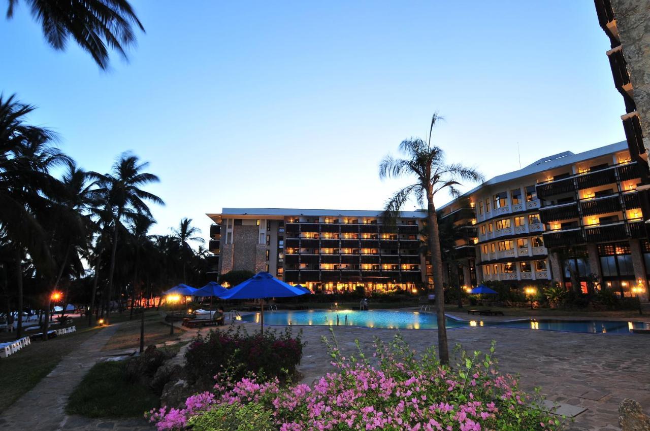 Mombasa Continental Resort Shanzu Bagian luar foto