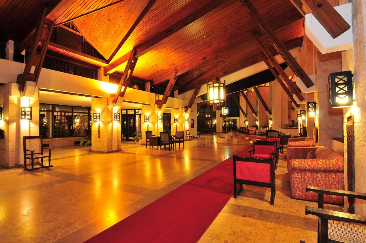 Mombasa Continental Resort Shanzu Bagian luar foto